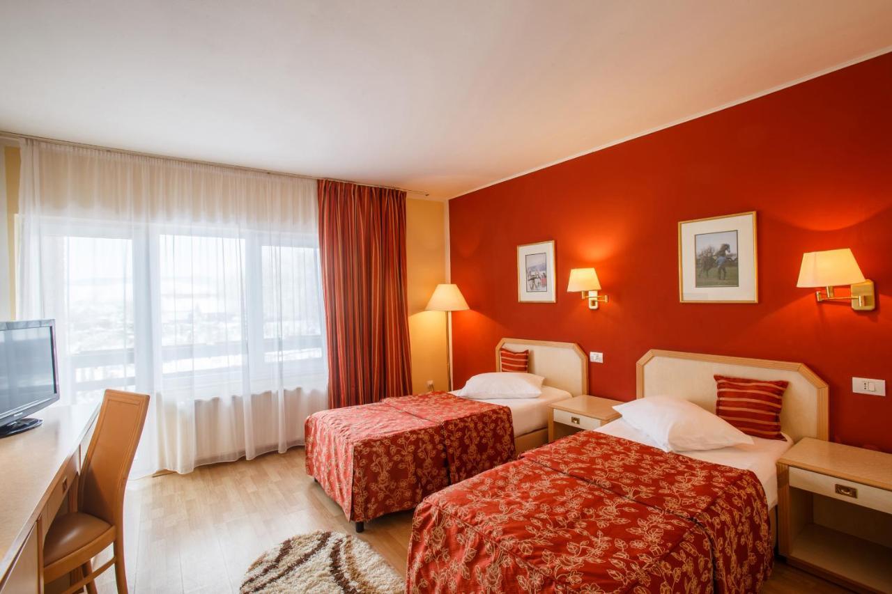 Domeniul Dracula Danes Hotel Ngoại thất bức ảnh