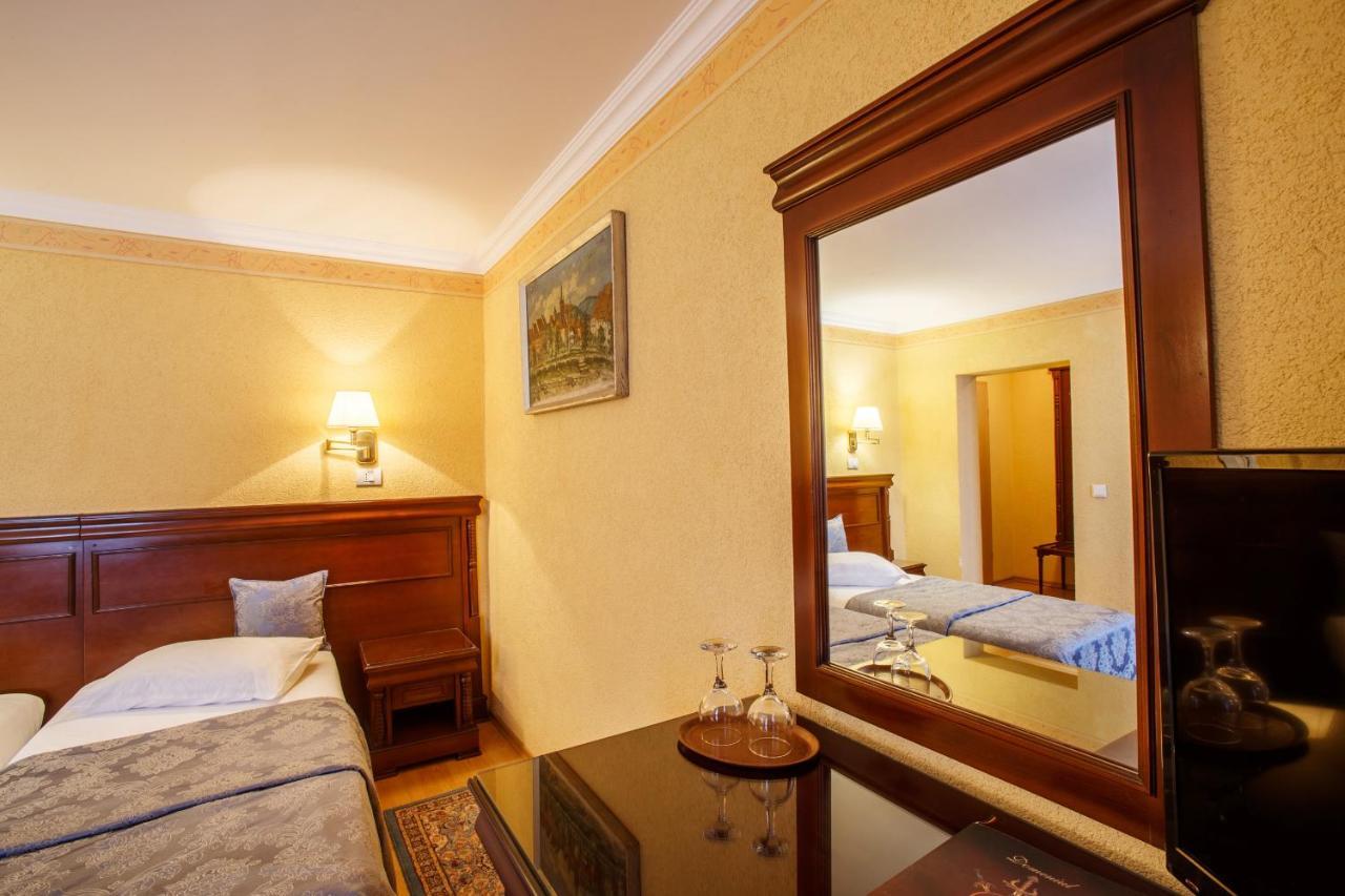 Domeniul Dracula Danes Hotel Ngoại thất bức ảnh
