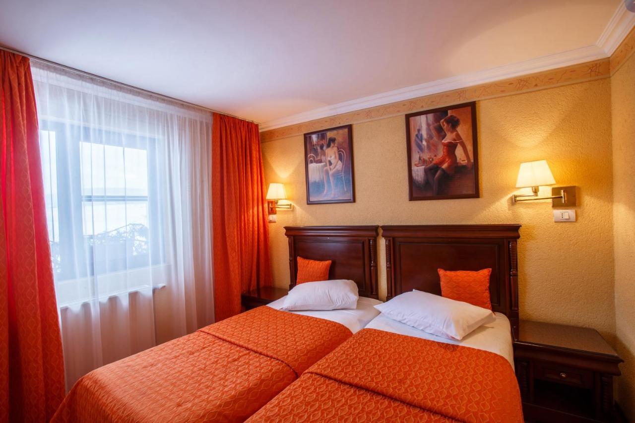 Domeniul Dracula Danes Hotel Ngoại thất bức ảnh