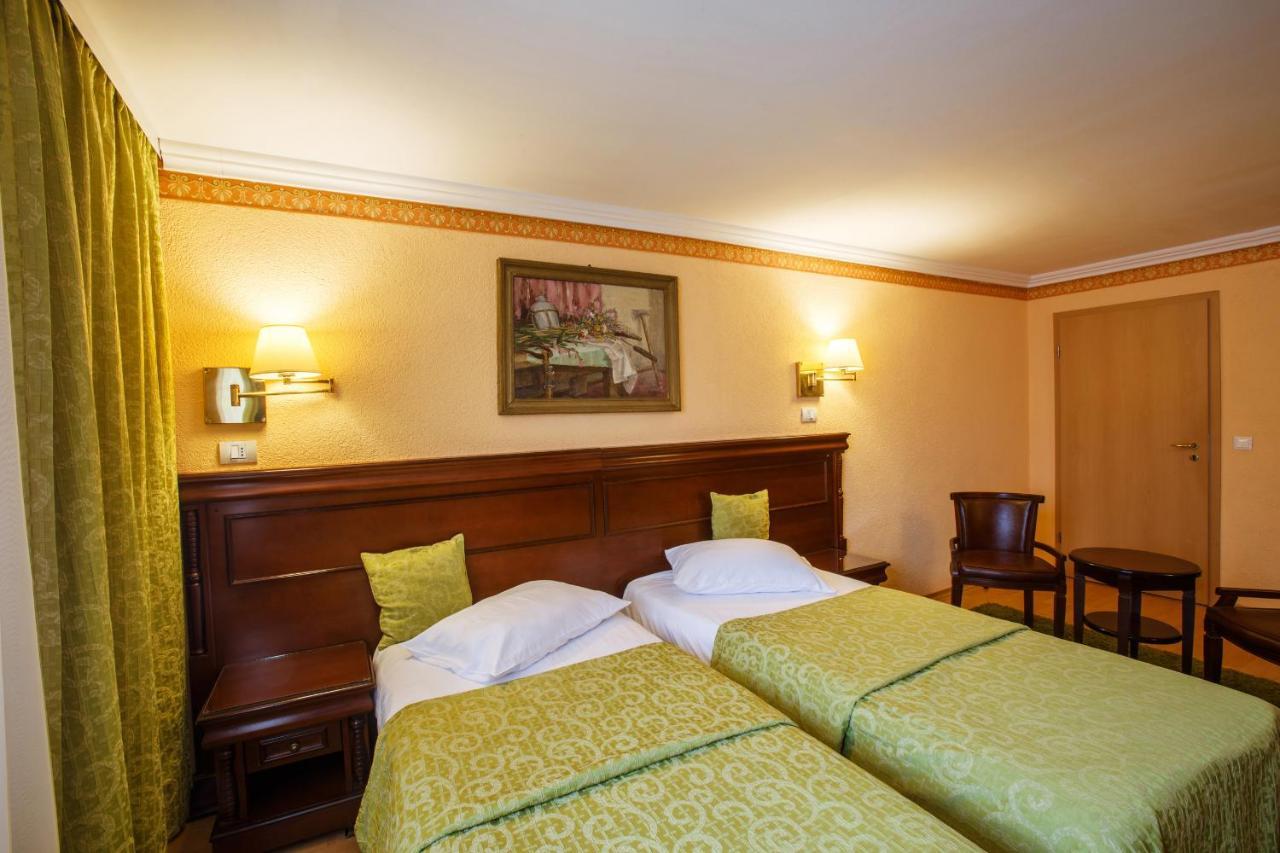 Domeniul Dracula Danes Hotel Ngoại thất bức ảnh