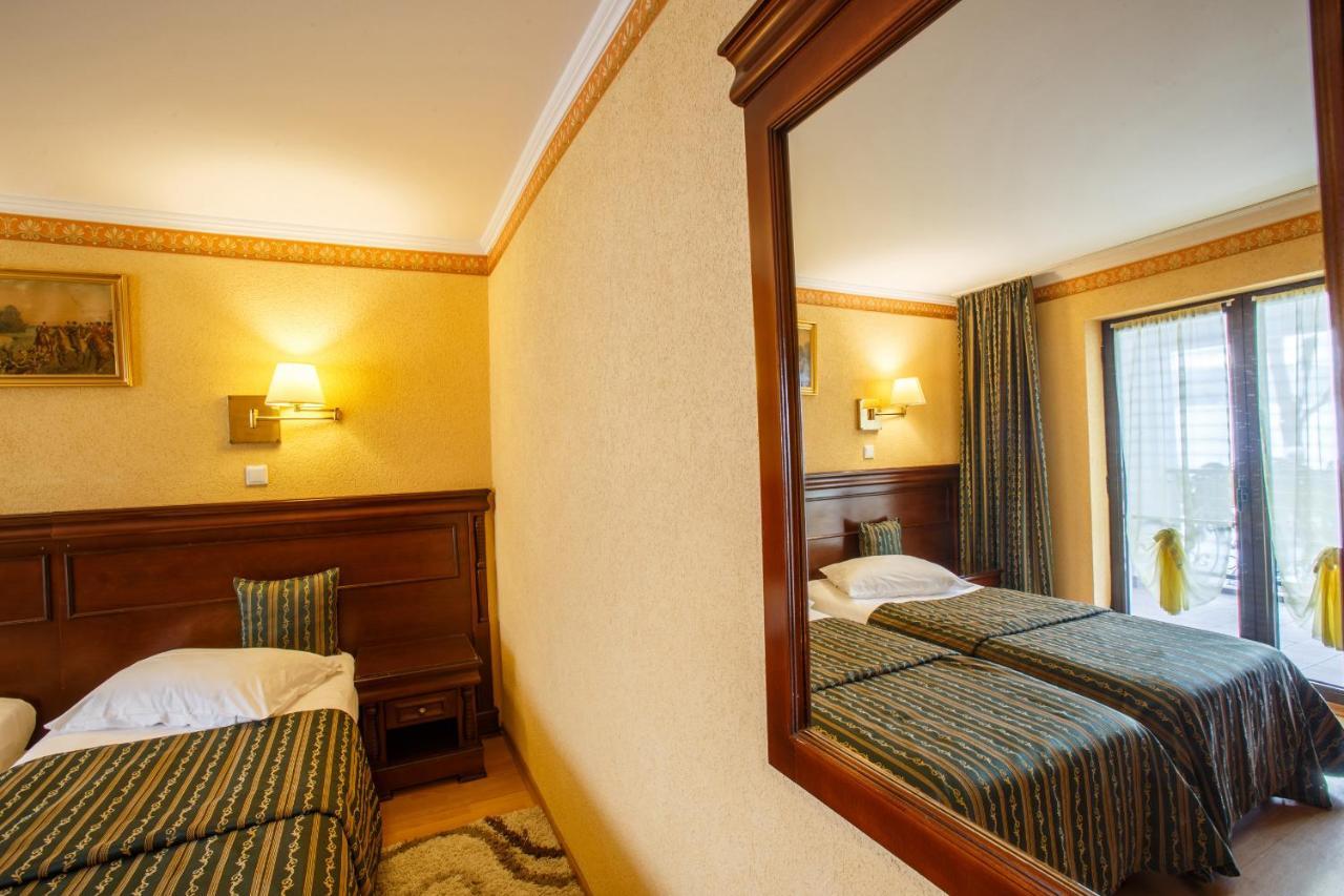 Domeniul Dracula Danes Hotel Ngoại thất bức ảnh