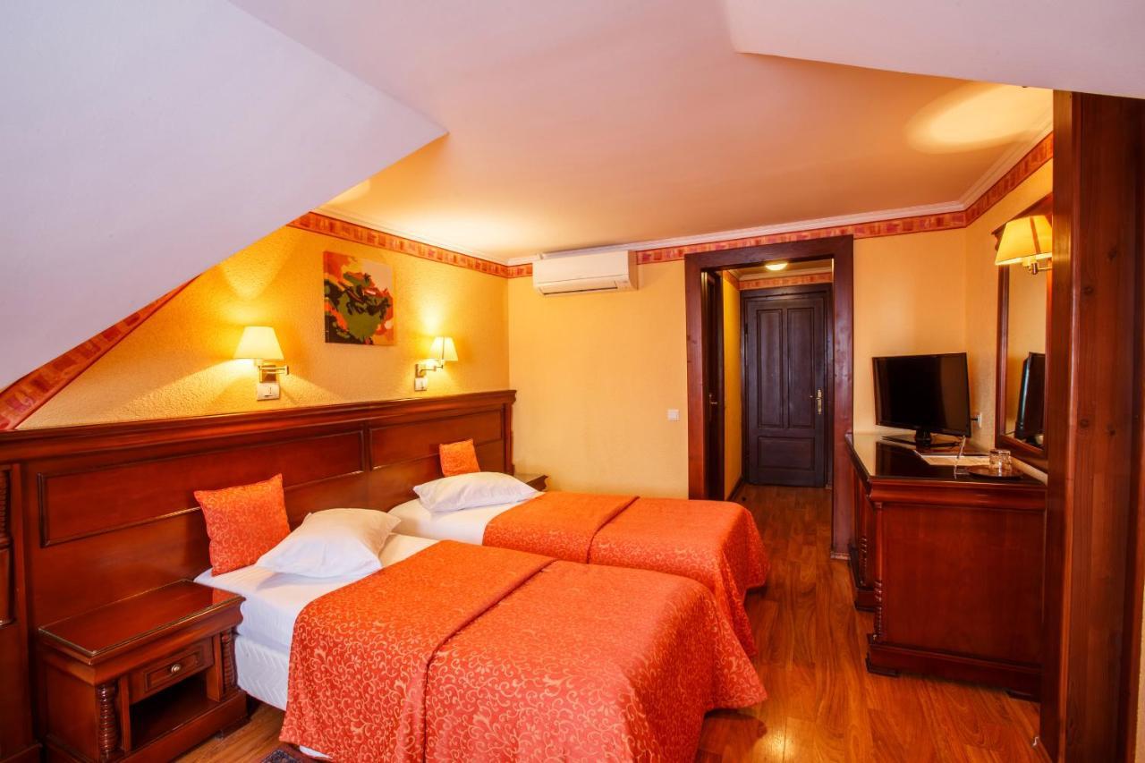 Domeniul Dracula Danes Hotel Ngoại thất bức ảnh