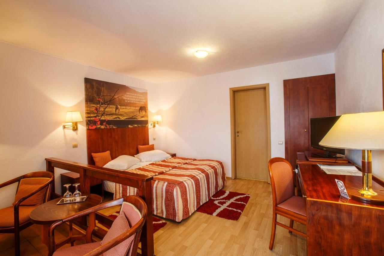 Domeniul Dracula Danes Hotel Ngoại thất bức ảnh