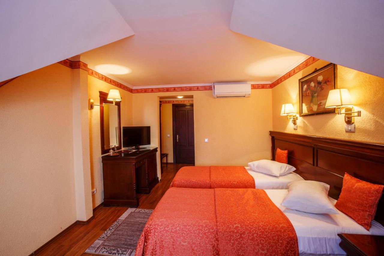 Domeniul Dracula Danes Hotel Ngoại thất bức ảnh